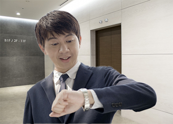 ビジネスマン時計見る ビジネスマン時計見る